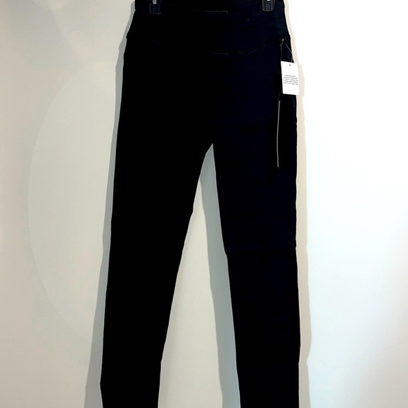 DG2 by Diane Gilman Denim - 🦋 DG2 Diane Gilman black jeans jeggings. Size small. NWT. Suddenly slimm…